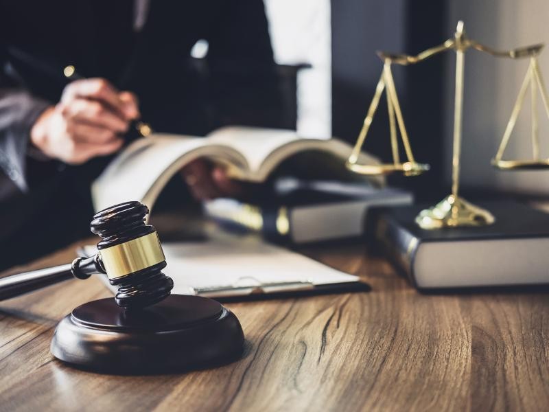 Quanto cobra um advogado criminalista? Entenda como funcionam os honorários na defesa criminal